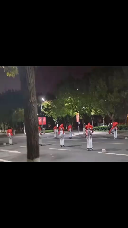 饿了出来觅食/奸笑/