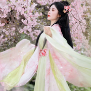 无名静静听歌。