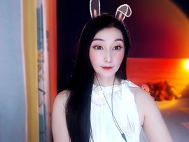 桃子需要人陪的图片