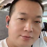闷声发财董事长海报