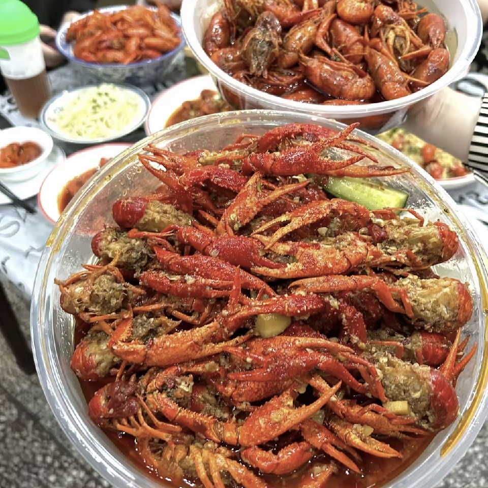 丨七安丨✨守厅人海报