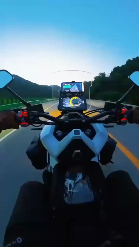 🏍️