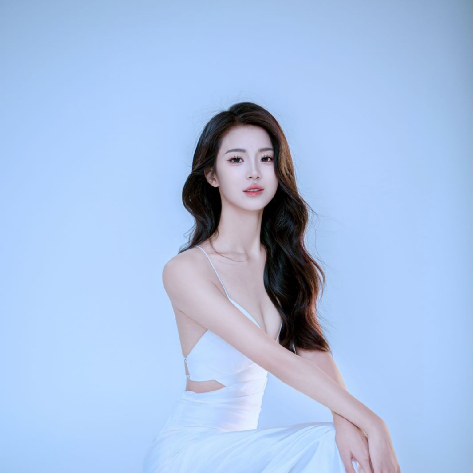靓晶晶❤️海报