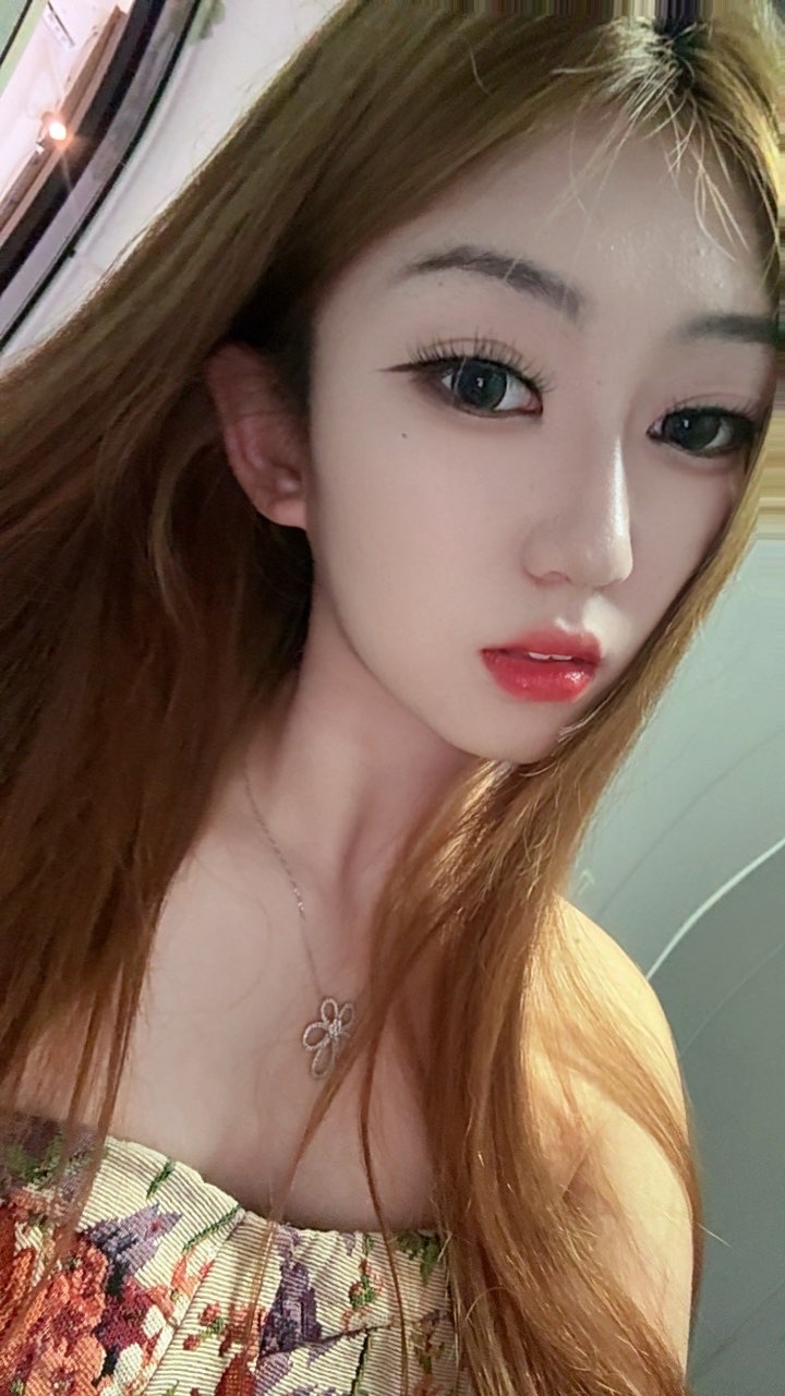 新人其儿的图片