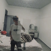 爱情是错误的头像