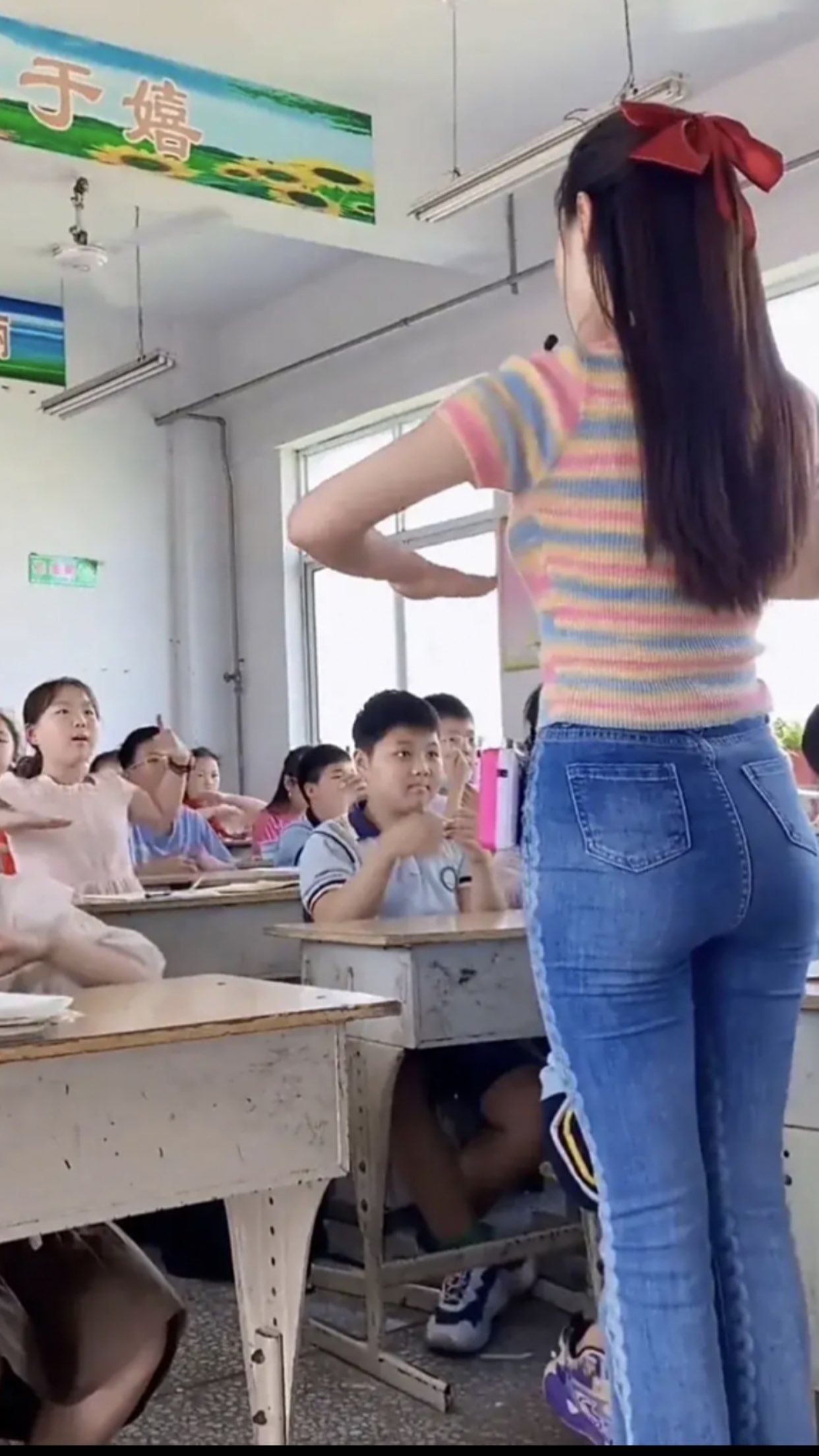 岳思瑶✅瑶瑶老师主播图片