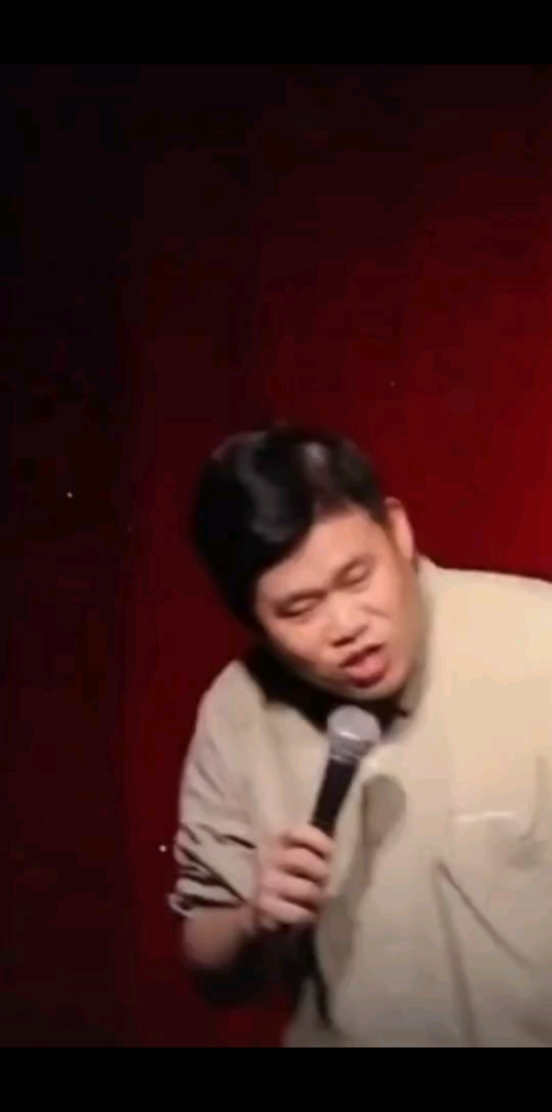 你和一个不爱你的人比