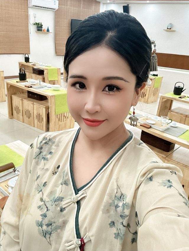 茶茶幸运星今晚休主播图片