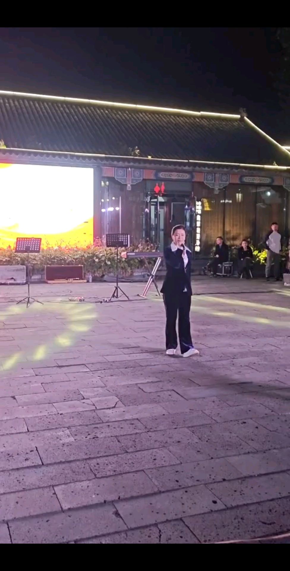 火红的萨日朗送给大家