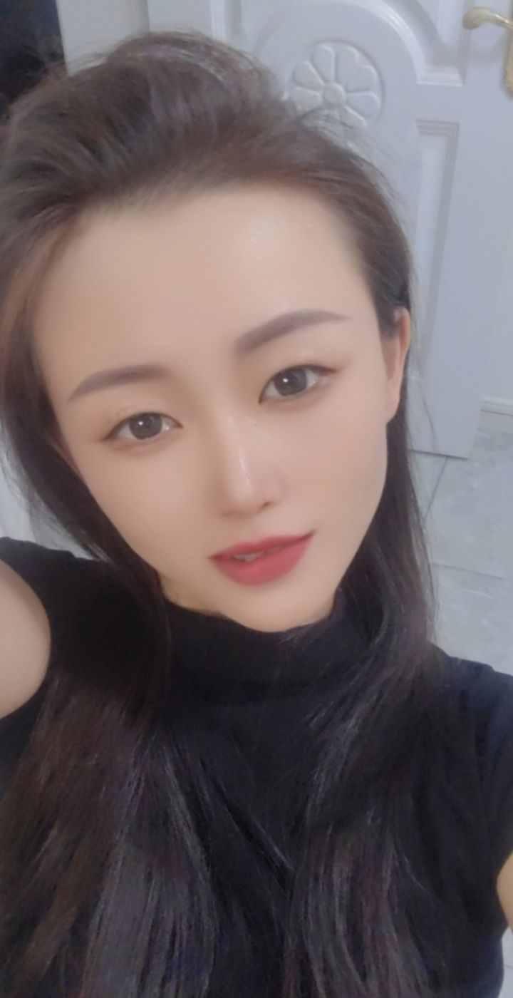 99。唱歌滴主播图片