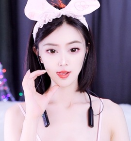 倾城静静没人疼的图片
