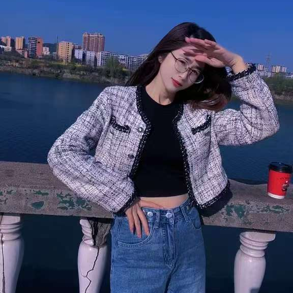 秋涵🍃海报