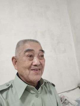 乒乓球的叉尾卷尾鸟的图片