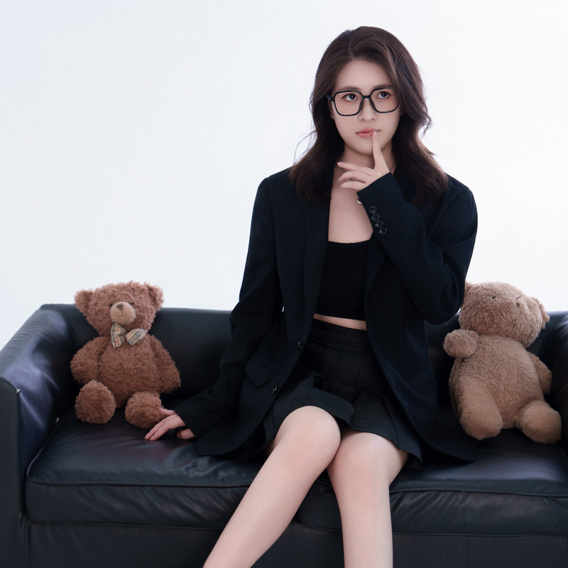 新人小洱朵海报