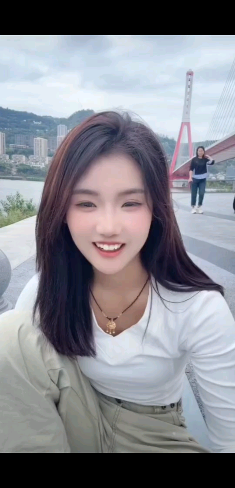 丹妮头发真的很厚