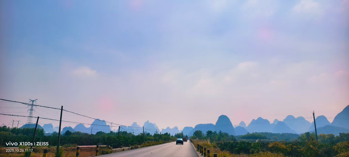 妞妞骑行南宁的主播照片