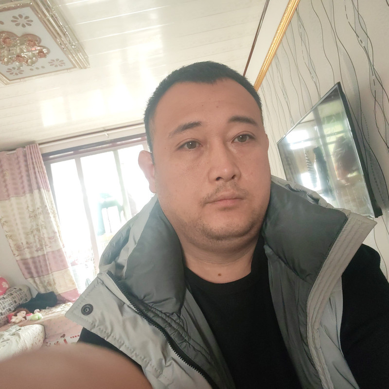 开心😁哥的主播海报