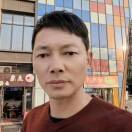 夏天。钢架结构玻璃幕