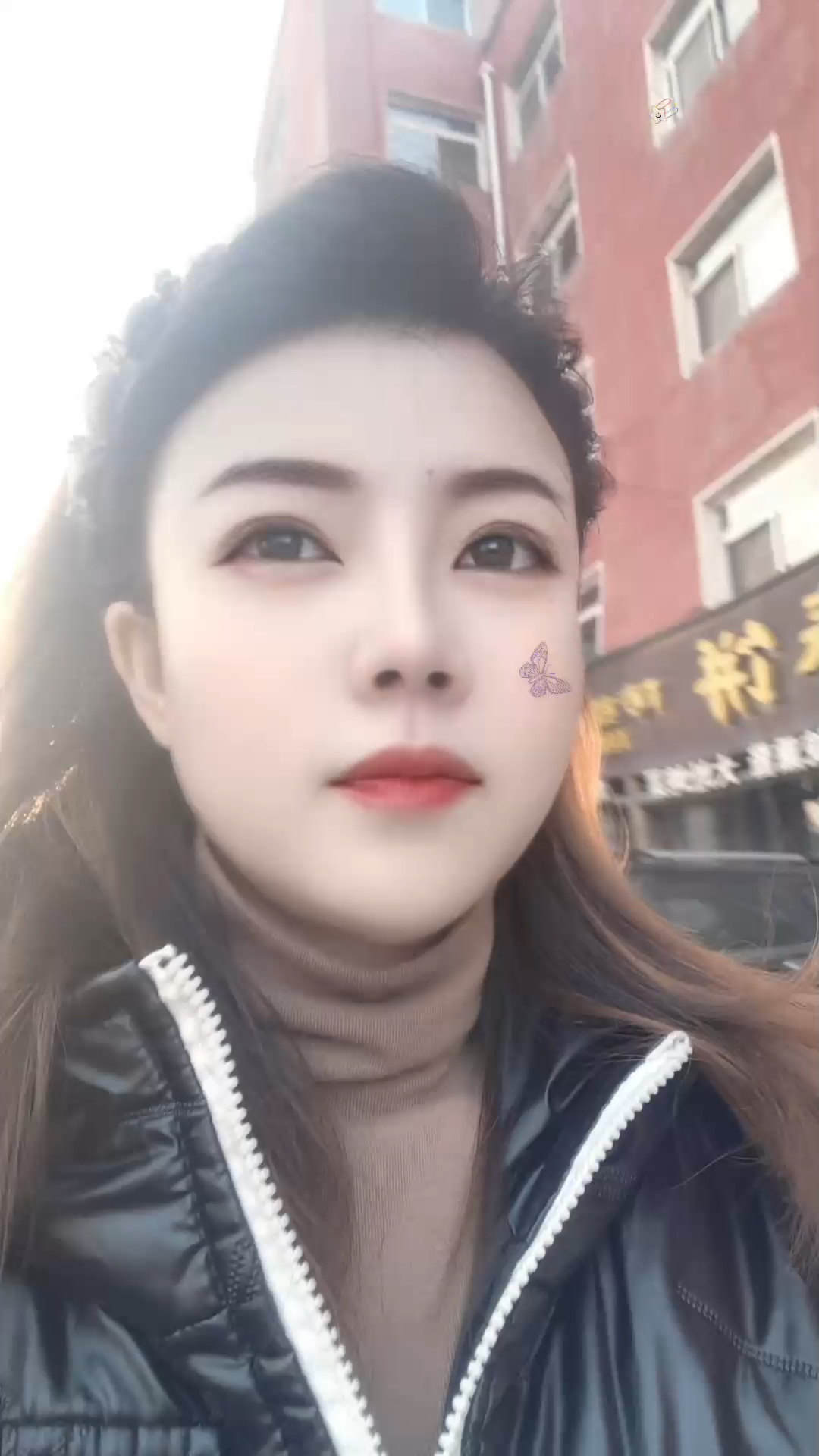 风习袅袅，盈水展千华