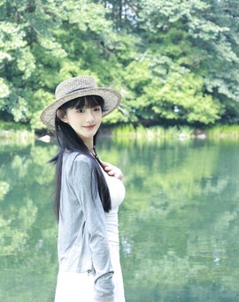 于小鱼今日休明天见主播照片