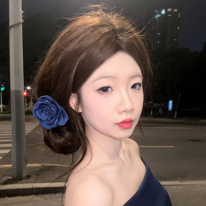 新人一小雨的主播海报