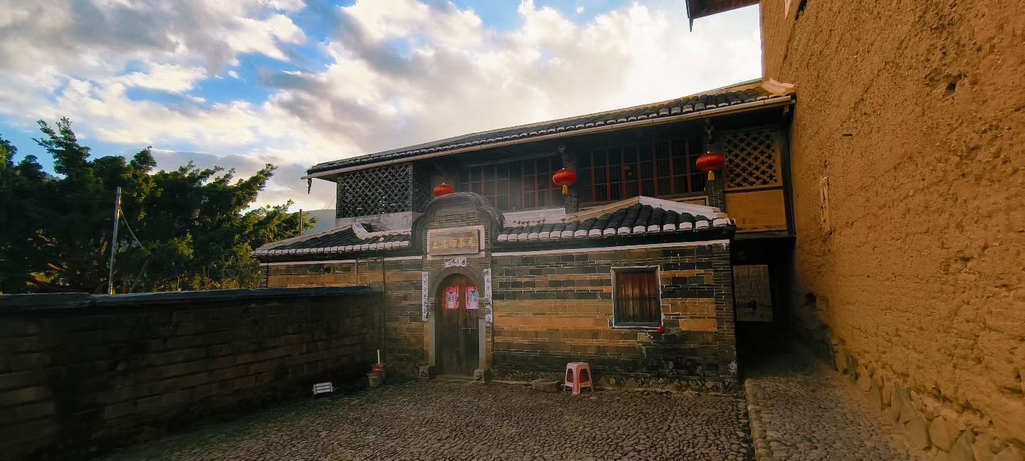 妞妞骑行西双版纳主播图片