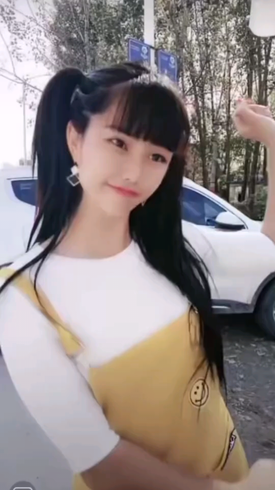 看妞妞多么可爱😃