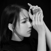 花落云息一人在古刹