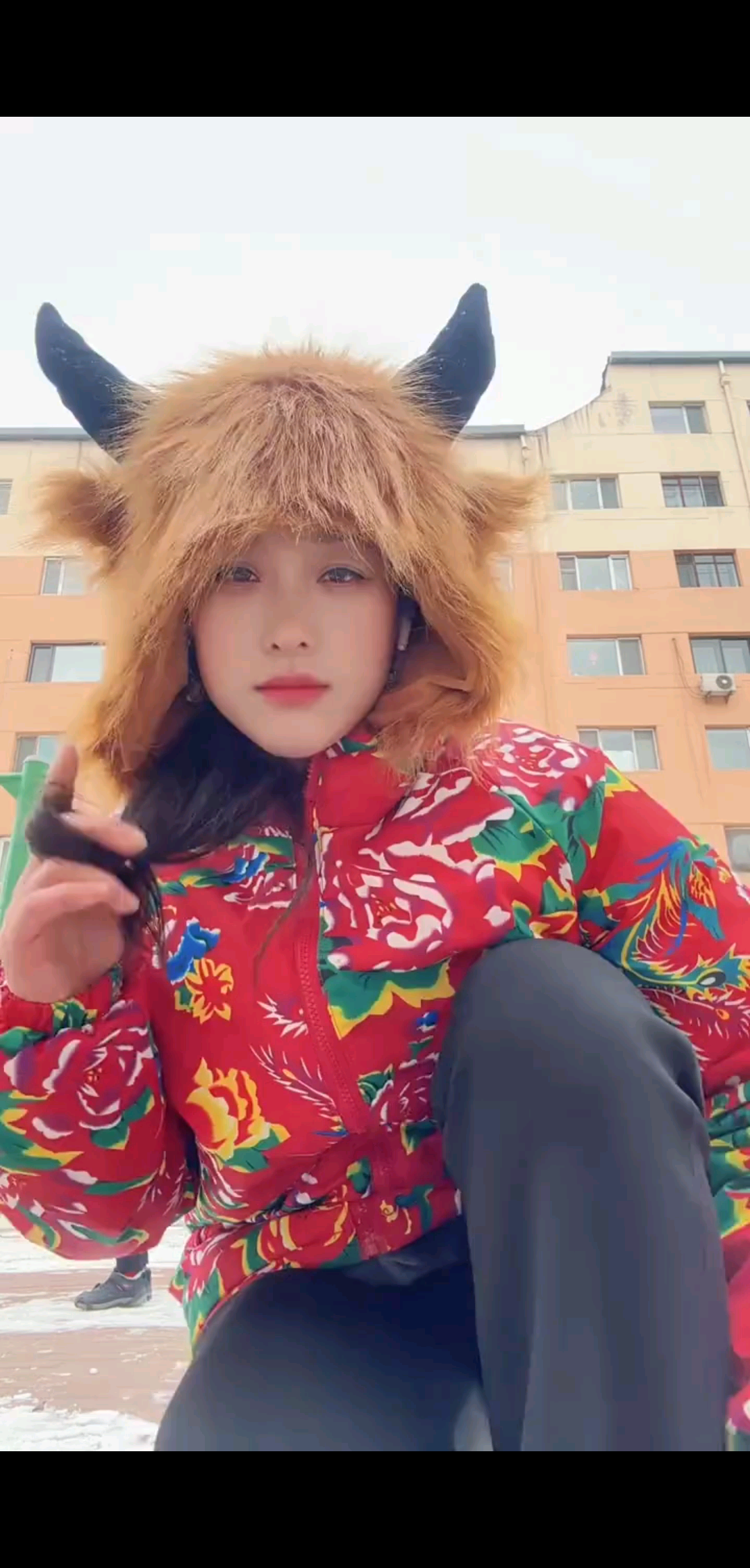 纵使生活不易，依旧悄