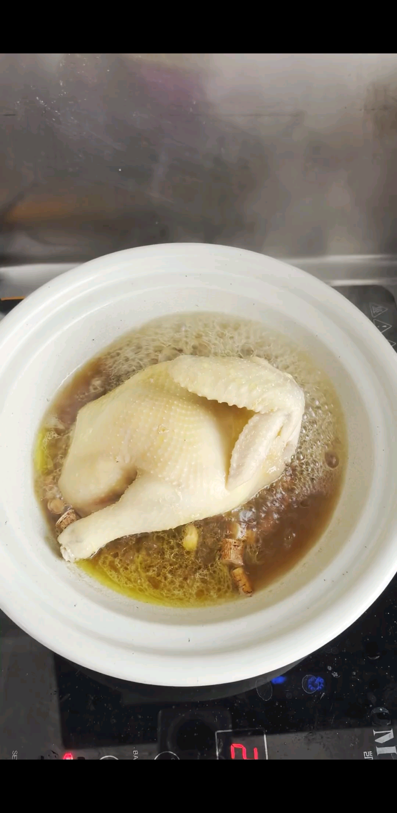 五指毛桃煲鸡……香！