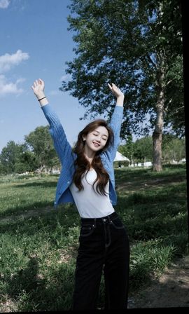 A怡宝💘鸭求束光主播照片