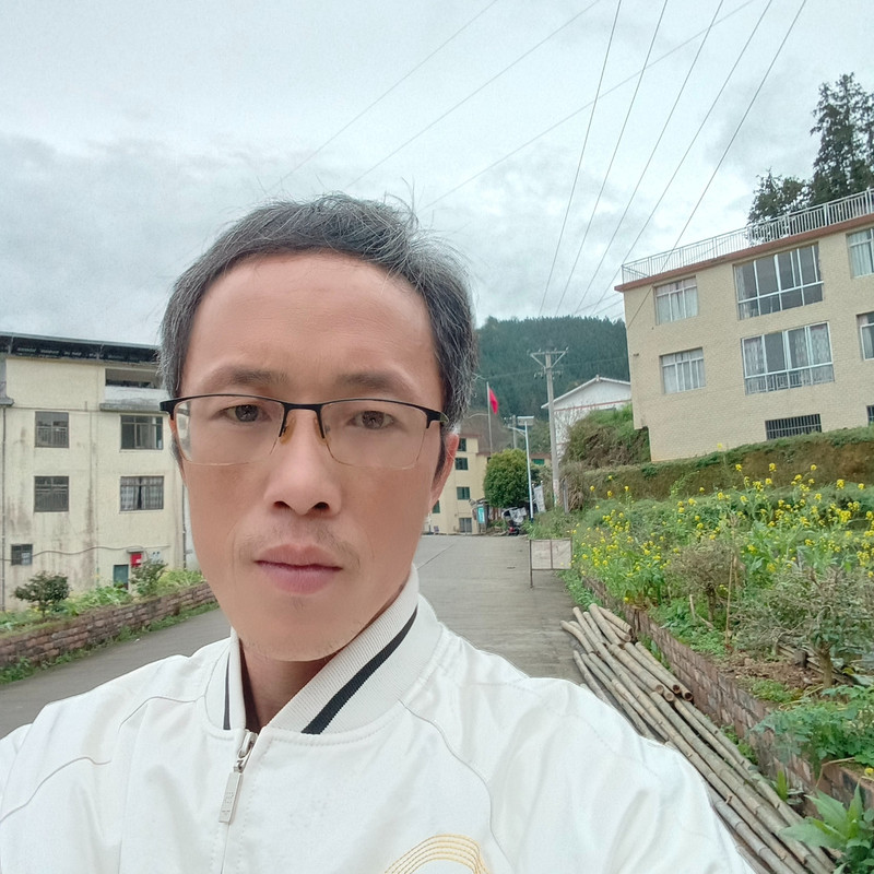 爱嘛︑的主播海报