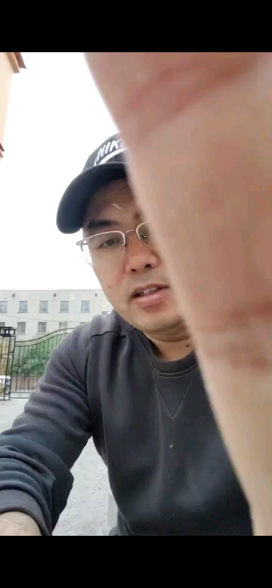 关注我吧，我们是六家