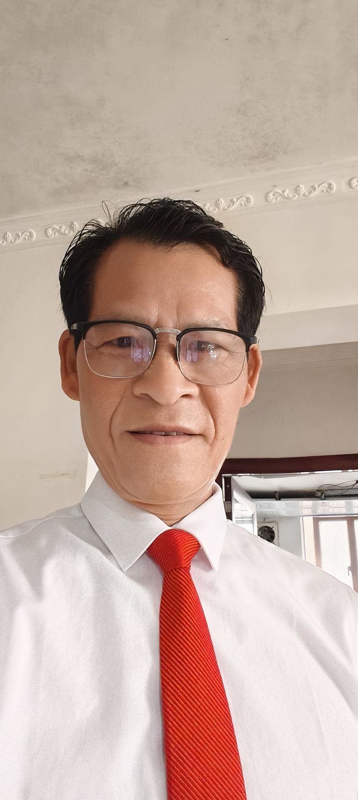 梁頂峰主播圖片