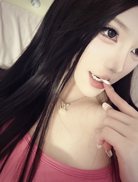 新人忆嘉的图片