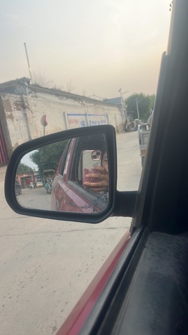 月月好迷茫无助的图片