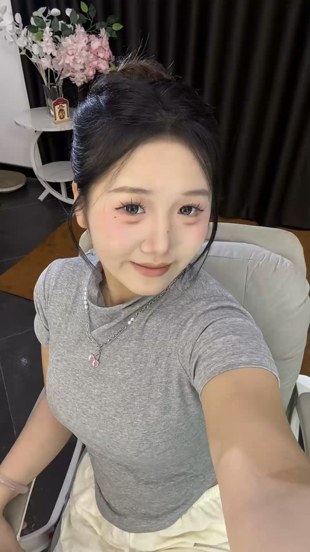 太年轻的人  她总是