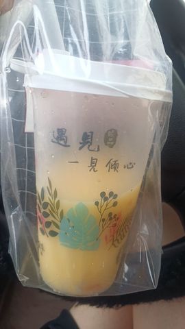 月月好迷茫无助的图片
