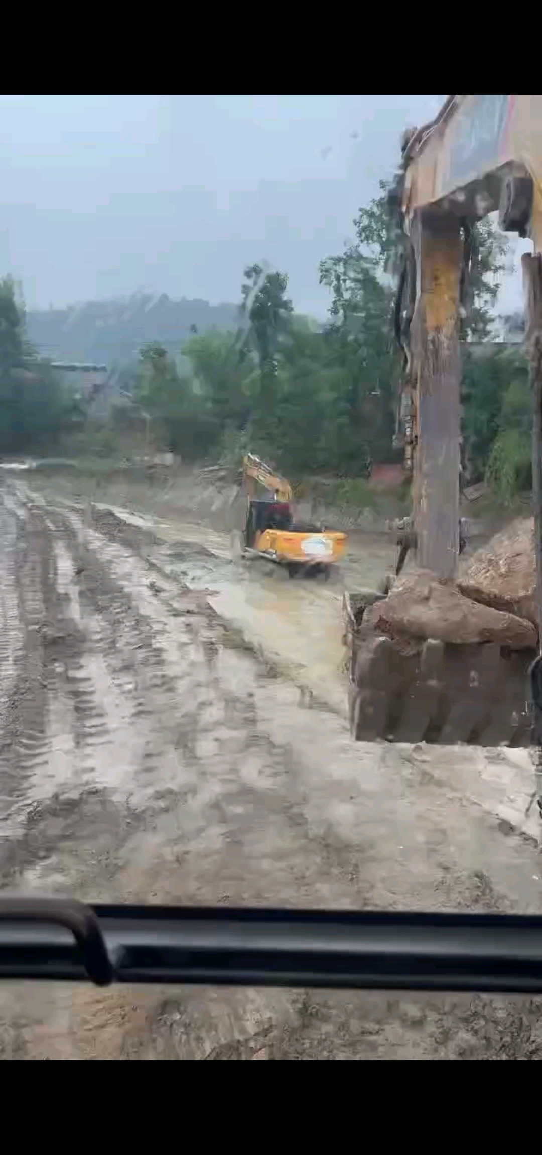 下雨了，跑与不跑衣服