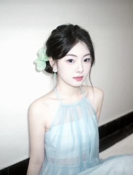 小小鱼🐬一点半播主播照片
