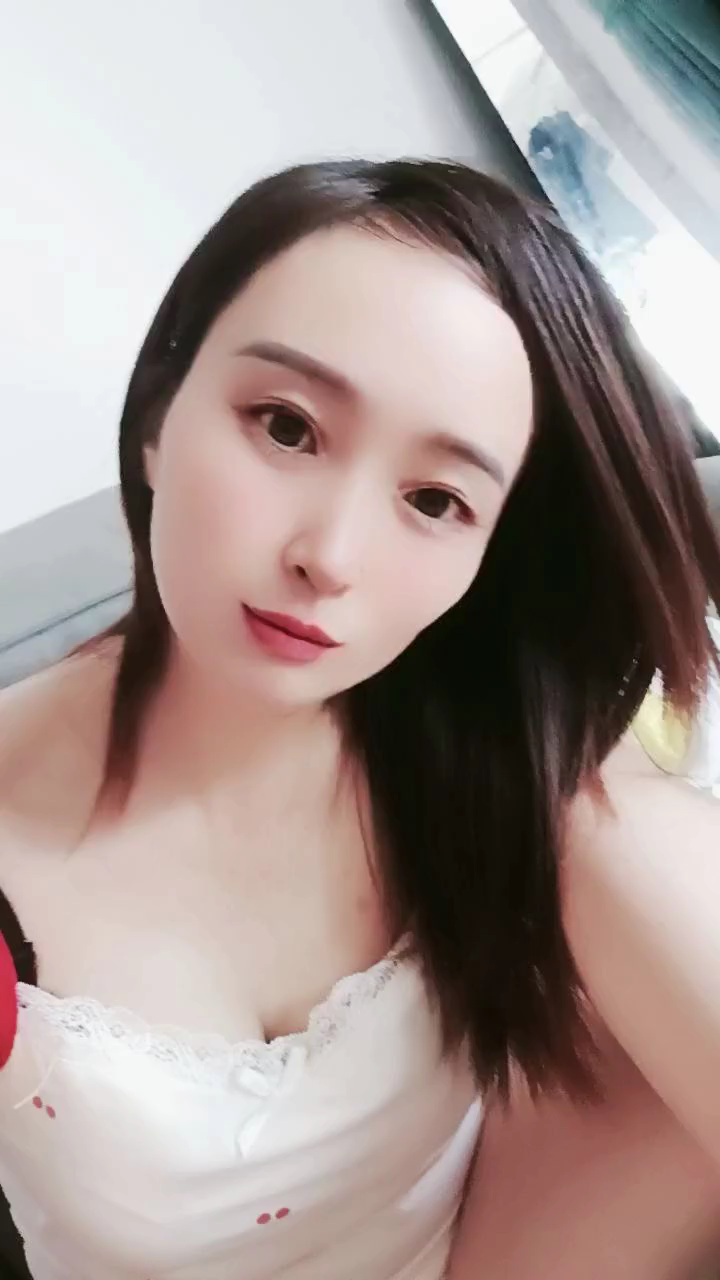 我是一个新主播多多关照