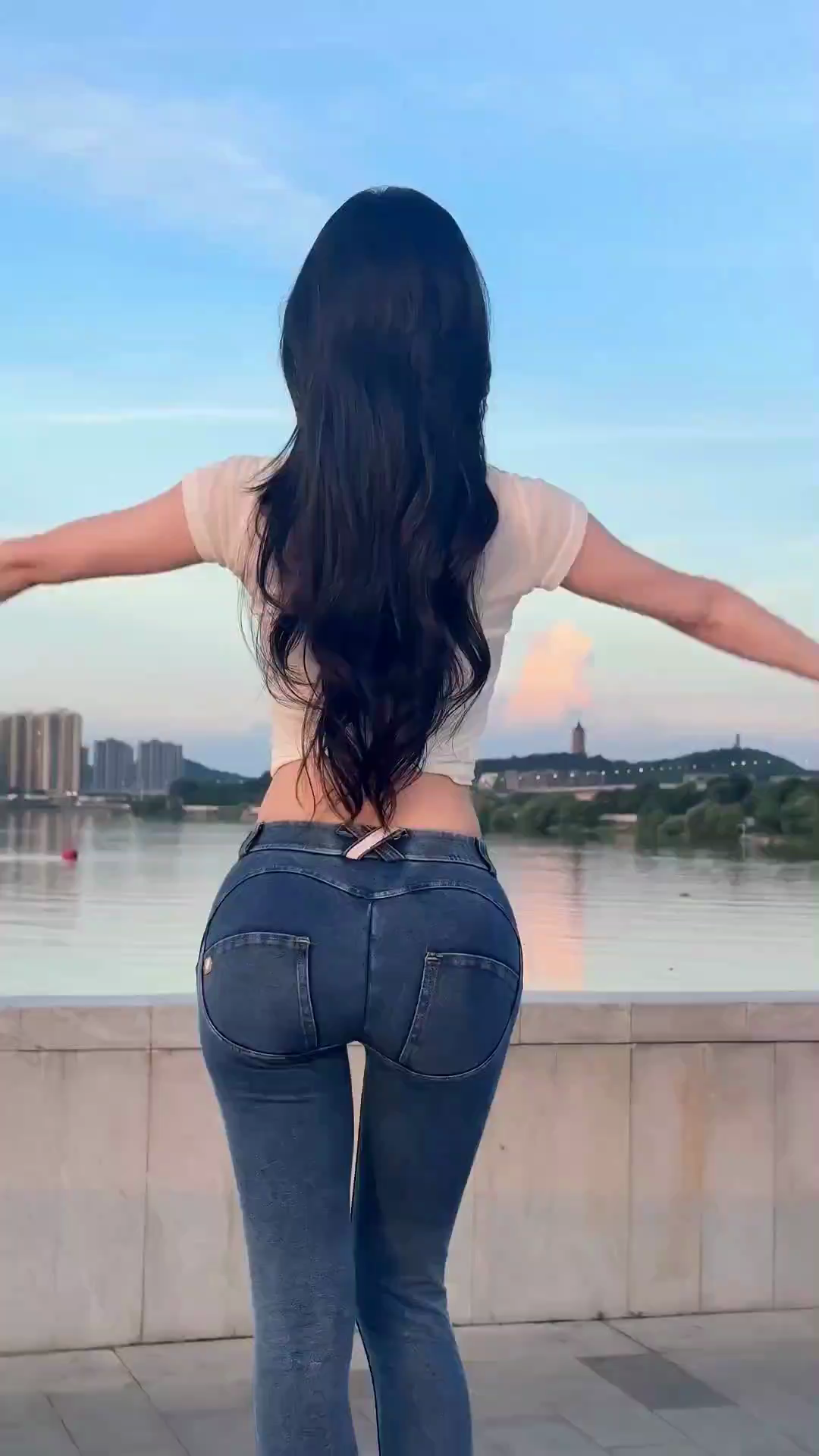 清风上南栀，