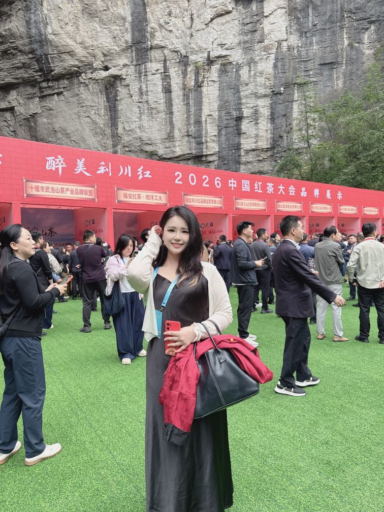 茶茶幸运星主播图片