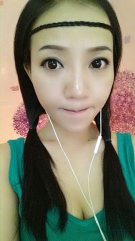 吃狐妖的小鹰主播照片