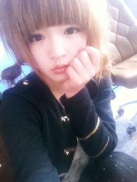 小美子00主播照片