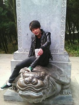 黑涩葜箹主播照片