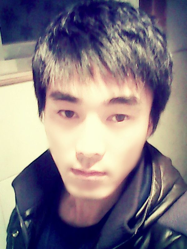 坏坏小男生123的主播照片