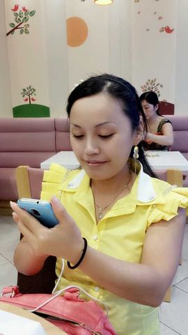 吃狐妖的小鹰主播照片