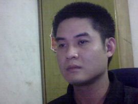 白发的青年主播照片