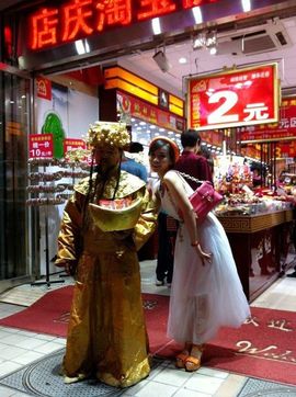 吃狐妖的小鹰主播照片